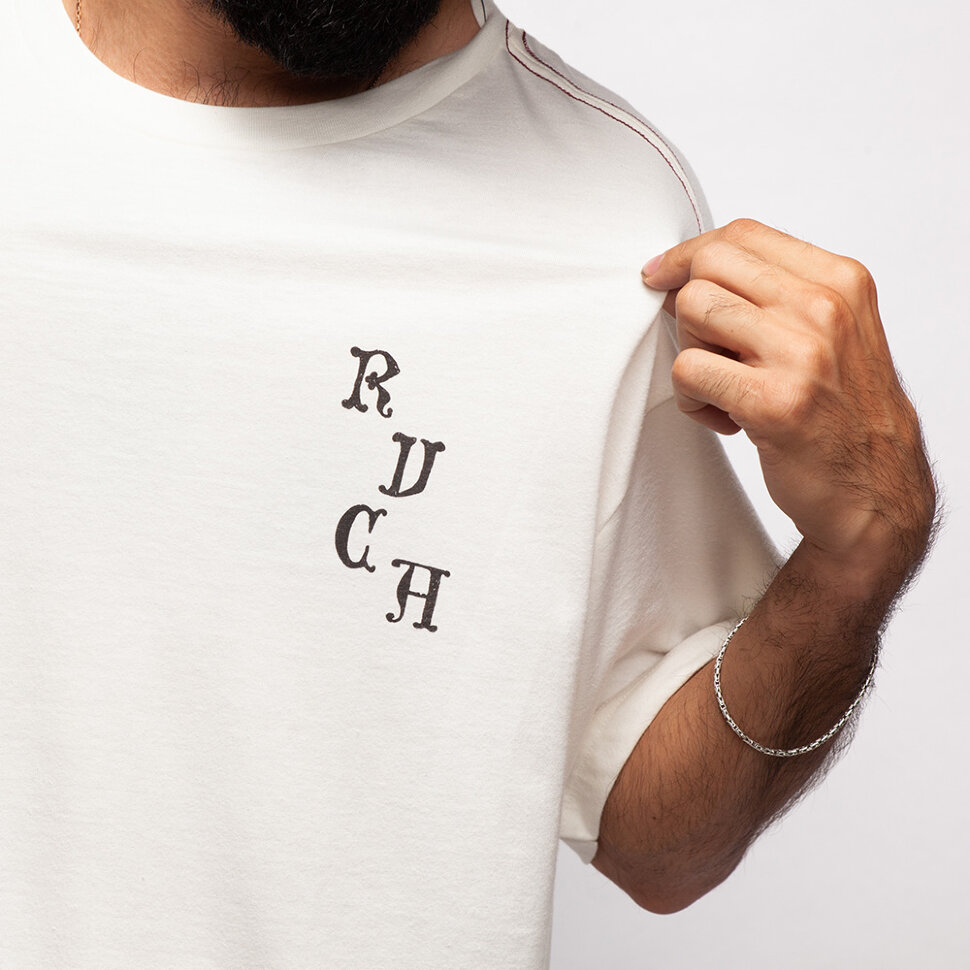 фото Футболка rvca devil s dolphin antique white 2021